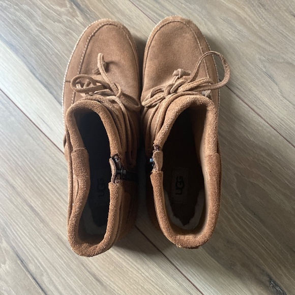 Women's Ugg Reid Moc Ankle Boot - Picture 5 of 11